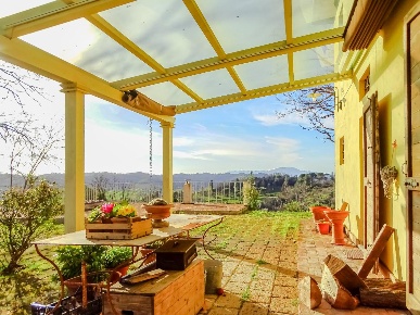 Foto Villa unifamiliare a San Miniato di 320 m² con 9 locali in vendita