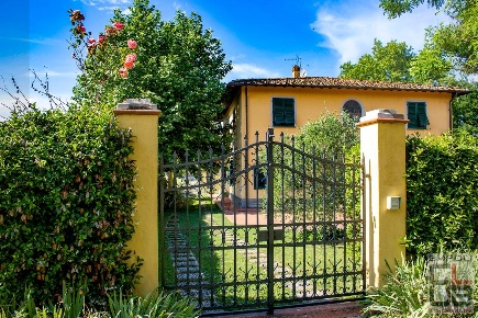Foto Villa unifamiliare a San Miniato San Miniato Basso di 570 m²