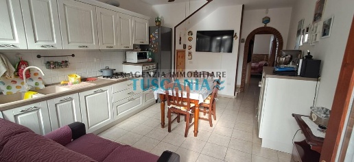 Foto Appartamento a Cecina Cecina Centro di 80 m² con 4 locali in vendita