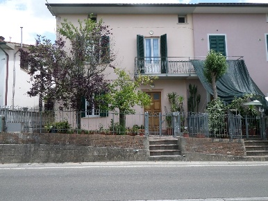 Foto Villa a schiera a San Miniato Ponte a Egola, Stibbio di 174 m²