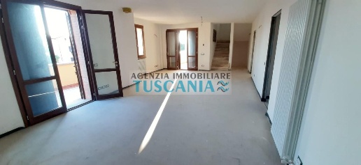 Foto Villa unifamiliare a Cecina Cecina Centro di 200 m² con 5 locali