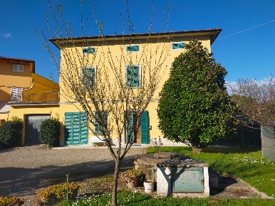 Foto Villa unifamiliare a San Miniato Centro Storico di 350 m² con 8 locali