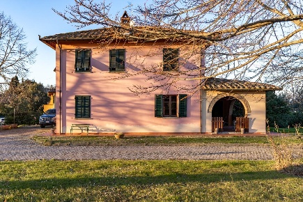 Foto Villa unifamiliare a San Miniato di 200 m² con 9 locali in vendita