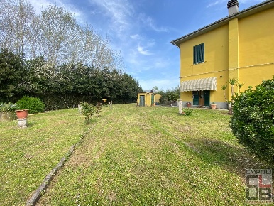 Foto Villa unifamiliare a San Miniato La Scala, Calenzano di 240 m²