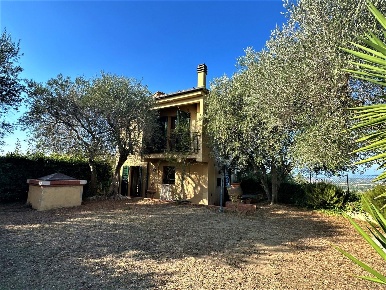 Foto Villa unifamiliare a San Miniato di 210 m² con 9 locali in vendita