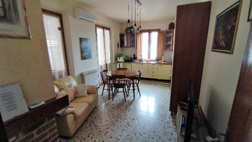 Foto Villa unifamiliare a San Miniato Centro Storico di 380 m² con 8 locali