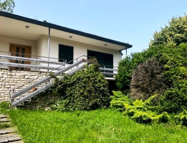 Foto Villa unifamiliare a San Miniato San Romano di 260 m² con 11 locali