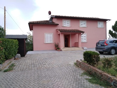 Foto Villa unifamiliare a San Miniato Centro Storico di 205 m² con 9 locali