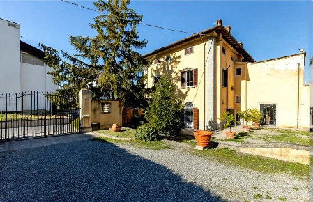 Foto Villa unifamiliare a San Miniato di 600 m² con 18 locali in vendita