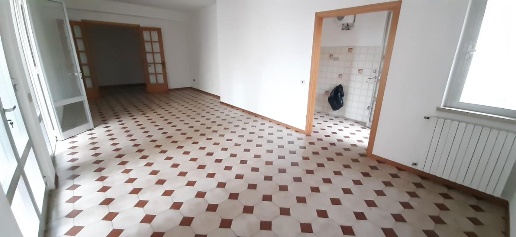 Foto Appartamento a Cecina Cecina Centro di 114 m² con 4 locali in vendita