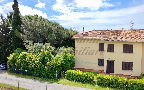 Foto Appartamento in Via Po 17, Cecina di 175 m² con 6 locali in vendita