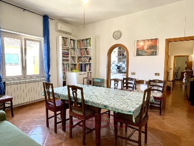 Foto Appartamento in Viale Guglielmo Marconi, Cecina Cecina Centro di 89 m²