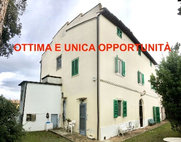 Foto Appartamento in Via Gorizia, Cecina di 452 m² con 10 locali in vendita