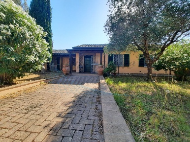 Foto Villa bifamiliare in Via Sin le Noble, Cecina Cecina Centro di 305 m²