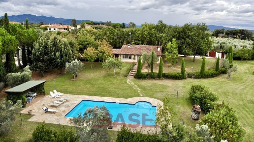 Foto Villa unifamiliare in Via dei Mandrioli, Cecina Cecina Centro