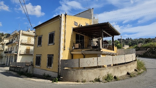 Foto Appartamento a Scicli Centro di 130 m² con 4 locali in vendita