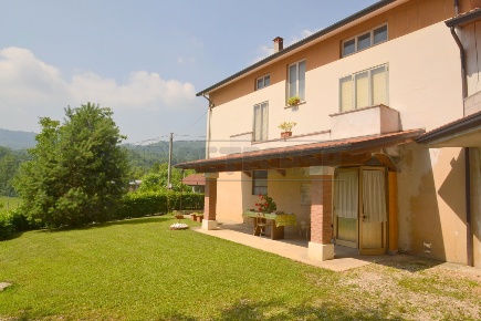 Foto Villa singola a Valdagno Campotamaso di 536 m² con 8 locali in vendita