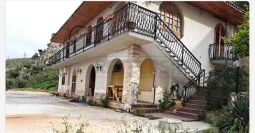 Foto Villa unifamiliare a Termini Imerese di 500 m² con 20 locali