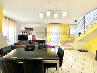 Foto Appartamento in Vicolo Ombrone, Cecina di 120 m² con 4 locali