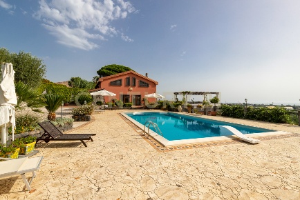 Foto Villa unifamiliare in Via Brinzio 20, Aci Catena di 400 m² in vendita