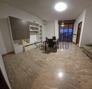 Foto Appartamento in via Celeri 1, Legnago Centro di 100 m² con 4 locali