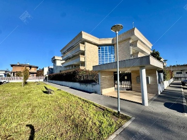 Foto Appartamento in Via Rho 80 - Lainate Milano, Lainate Centro di 184 m²