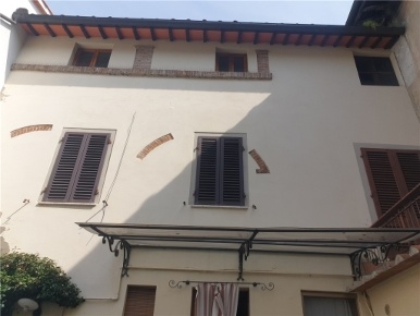 Foto Villa unifamiliare a San Miniato di 592 m² con 30 locali in vendita