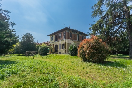 Foto Villa unifamiliare in VIA MAZZINI, Vimercate Semicentro di 630 m²