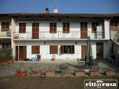 Foto Villa bifamiliare in Via Favorita, Chivasso Centro di 200 m²