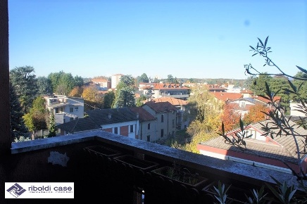 Foto Appartamento a Giussano Centro di 200 m² con 4 locali in vendita