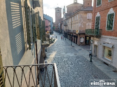 Foto Appartamento in Via Borla, Chivasso Centro di 190 m² con 5 locali