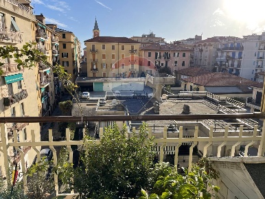 Foto Appartamento in VIA FABIO FILZI, Chiavari Stadio di 90 m² con 5 locali