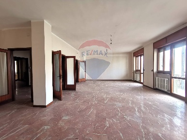 Foto Appartamento in Via Giovanni Pascoli, Galatina Centro di 245 m²