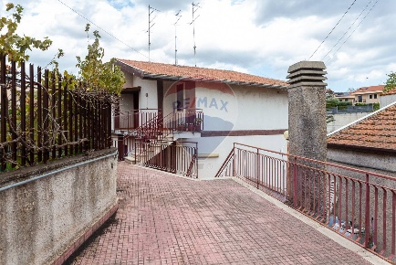 Foto Appartamento in Via Asia, Gravina di Catania di 100 m² con 3 locali