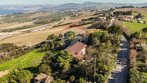 Foto Villa singola in via barcaglione, Falconara Marittima di 532 m²