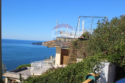 Foto Villa singola in VIA SANT'ANDREA DI ROVERETO, Chiavari di 270 m²