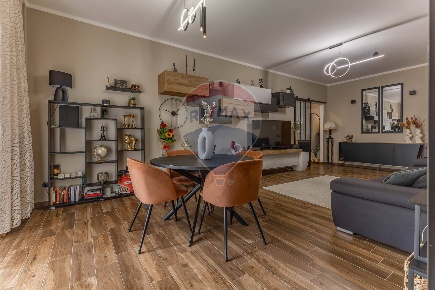 Foto Appartamento in via dalla chiesa, Triggiano di 105 m² con 3 locali