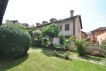 Foto Appartamento in Via Vallicella, Vimercate Oreno, Velasca di 164 m²