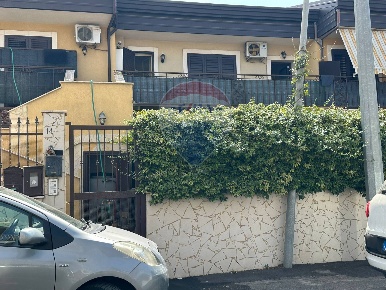 Foto Appartamento in Via Giuseppe Fava, Belpasso Piano Tavola di 134 m²
