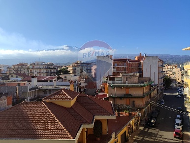 Foto Appartamento in Corso Lombardia, Giarre Centro di 120 m² con 4 locali