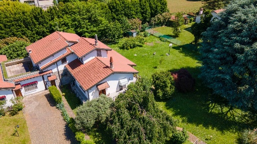 Foto Villa singola in Via Pastrengo, Vimercate Ruginello di 438 m²