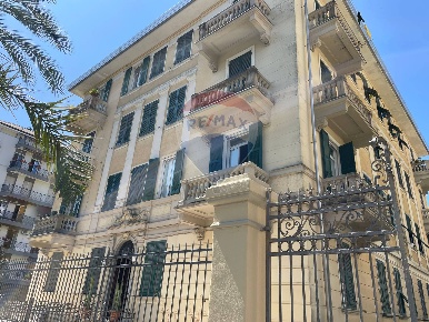 Foto Appartamento in Viale Tappani, Chiavari Centro di 78 m² con 2 locali