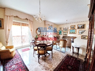 Foto Appartamento in via san giacomo, Aci Catena Centro di 148 m²