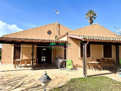 Foto Villa unifamiliare in viale rocco nereo, Scicli di 100 m² con 4 locali