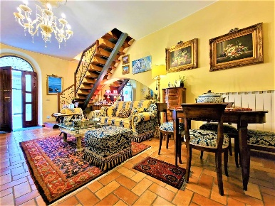 Foto Appartamento in Via Delle Piagge 54, Viterbo di 95 m² con 6 locali