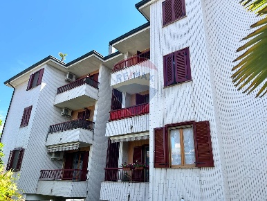 Foto Appartamento in via Istria, Rho Terrazzano di 90 m² con 3 locali