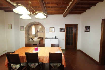 Foto Appartamento a Poggibonsi di 293 m² con 9 locali in vendita