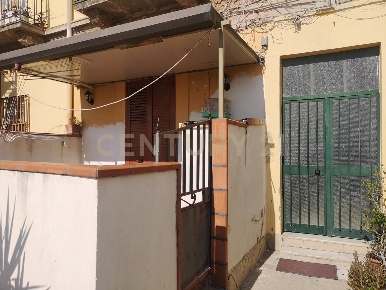 Foto Appartamento in Via Terni 6, Messina Gonzaga di 50 m² con 3 locali