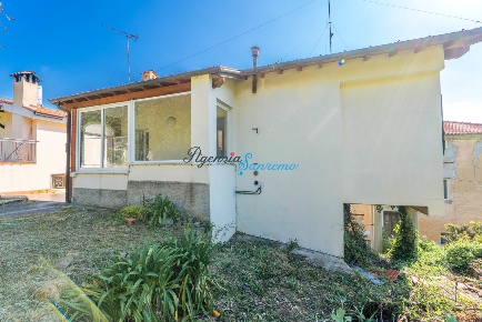 Foto Villa singola in Strada Meri, Sanremo Verezzo di 68 m² con 3 locali