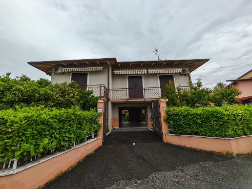casa indipendente in vendita a Carrara in zona Marasio
